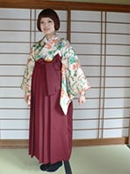 お誕生日の日に、一尺５寸の長い袖の京友禅に 深みのある臙脂色の女袴
